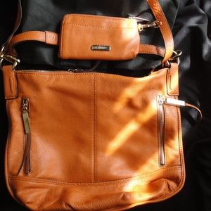 B MAKOWSKY ORANGE SHOULDER BAG & CHANGE PURSE